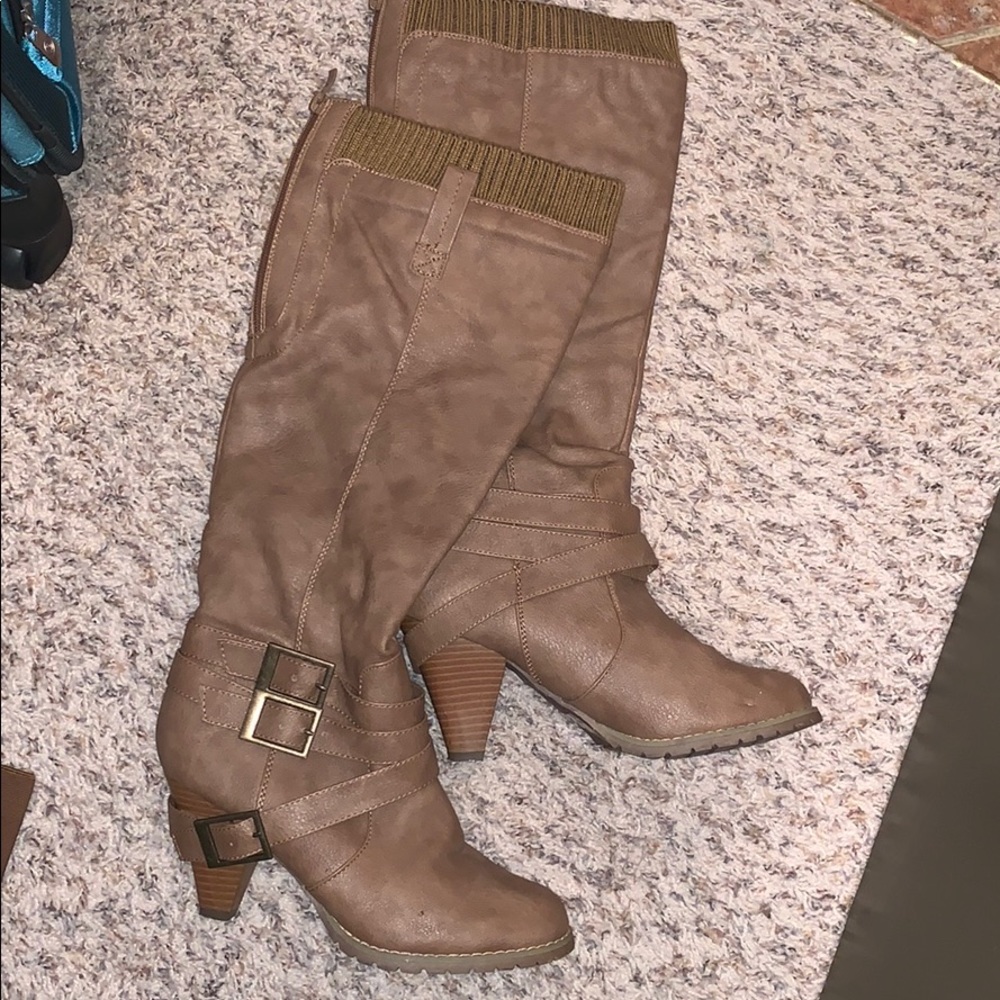 Low heel taupe boots